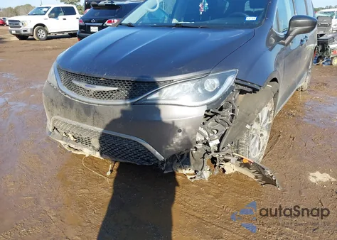 2020 Chrysler Pacifica Touring L Plus z USA, uszkodzony, nr VIN 2C4RC1EG4LR127015